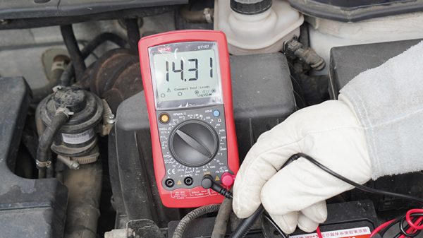 UT100 Series Automobile Multimeters - UNI-T Meters | Test & Measurement ...