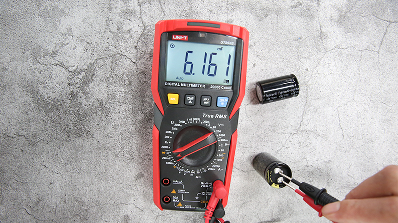 UT89XE Capacitance Measurement