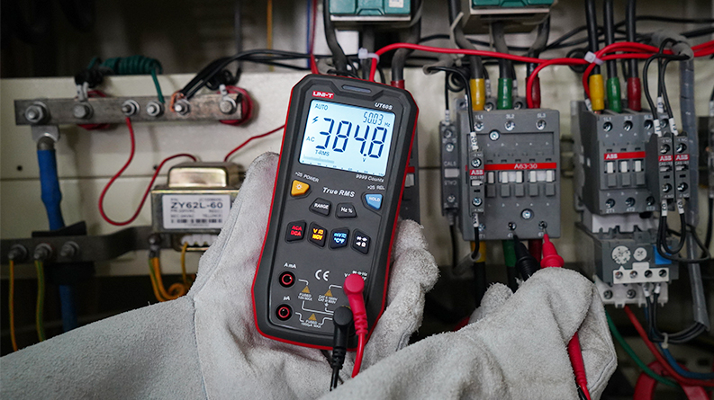 UT60S voltage measurement
