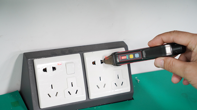 UT12E-ROW/UT12M-ROW AC Voltage Detectors 10 UT12E M application