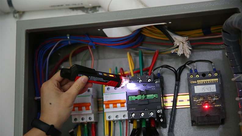 UT12E-ROW/UT12M-ROW AC Voltage Detectors 12 UT12E application