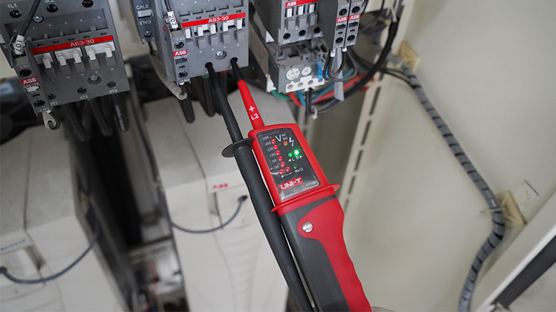 UT15B voltage measurement