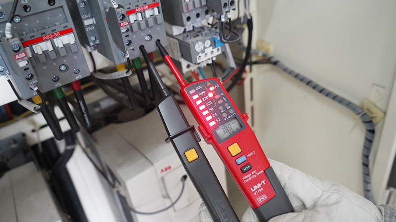 UT18C voltage measurement