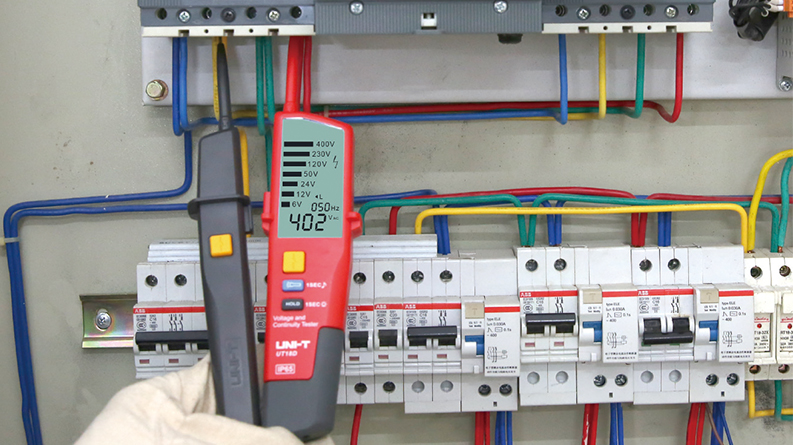 UT18D voltage measurement