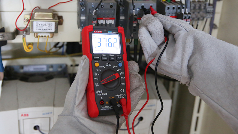 UT191 Series Professional Multimeters 14 UT191T Voltage Measurement