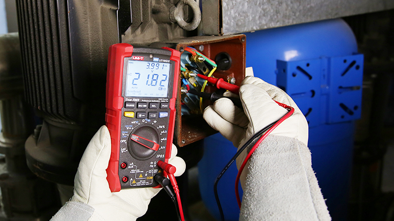 UT195DS Voltage Measurement