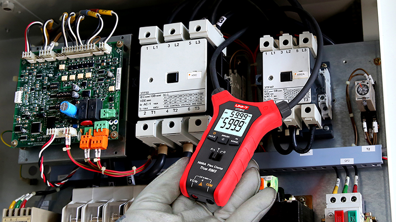 UT281 Series True RMS Flex Clamps 17 UT281E application