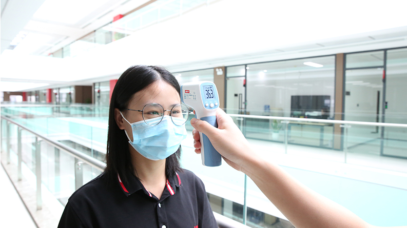 UT30H/UT308H Infrared Thermometers 12 UT308H application 1