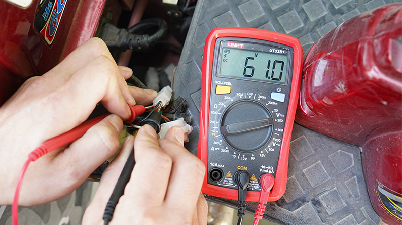 UT33B+ DC Voltage Measurement