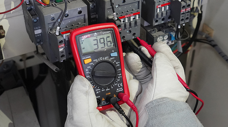 UT33D+ AC Volatge Measurement