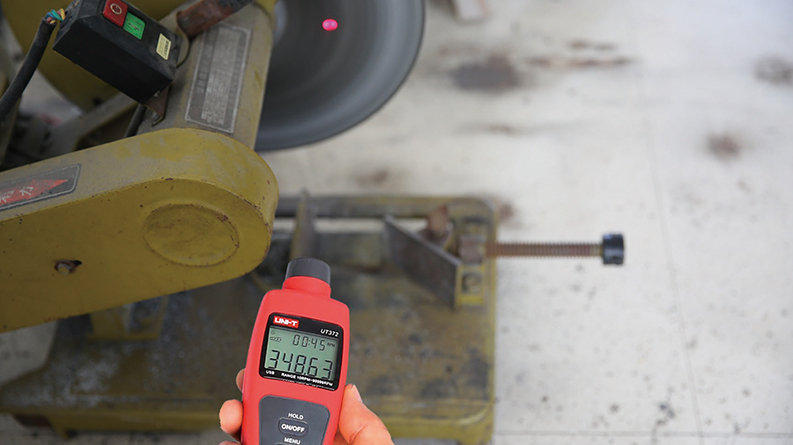 UT370 Series Tachometers 14 UT372 application 2