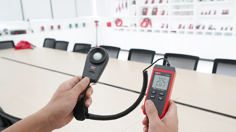 UT383S Meeting room light measurement