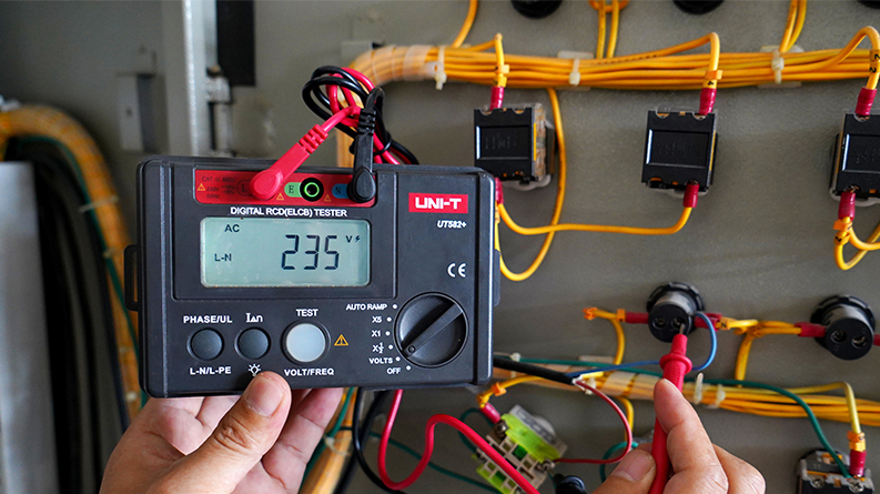 UT582+ Voltage measurement (2)