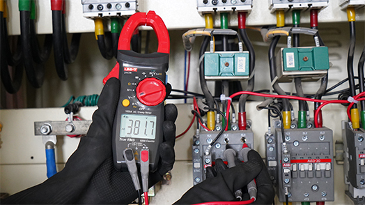 2117R True RMS 1000A AC Clamp Meter 8 2117R Voltage measurement