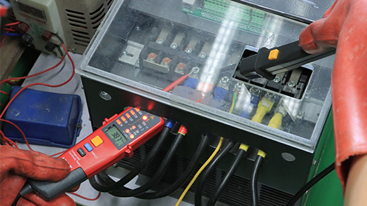 UT18E Voltage and Continuity Tester 8 UT18E Phase rotation test