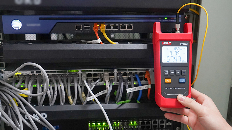 UT692 Series Optical Power Meters 13 UT692D application 2