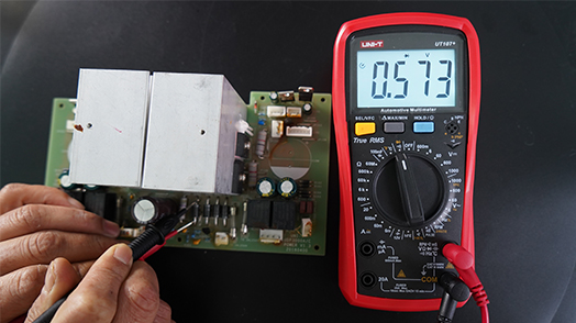 UT105+/UT107+ Automotive Multimeters 11 UT107+ application