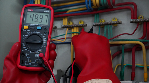 UT105+/UT107+ Automotive Multimeters 12 UT107+ application