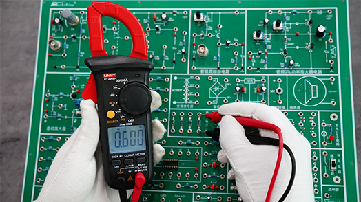 UT200A+/UT200B+ Digital Clamp Meters 11 UT200B+ Application