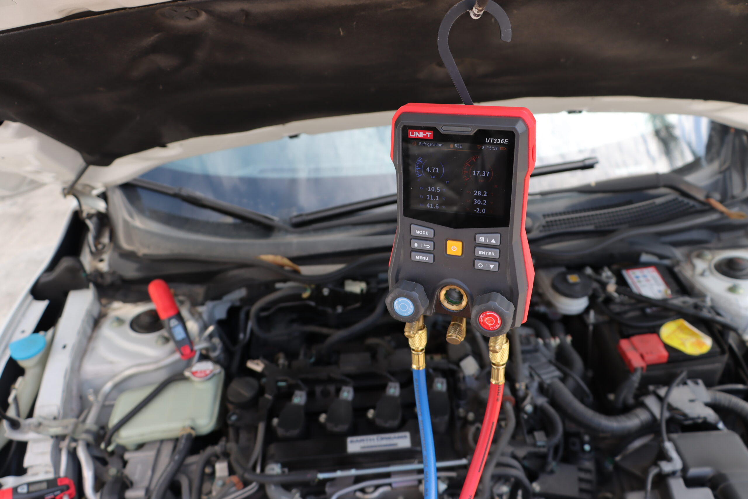 UT336E KIT Digital Manifold Gauge with Wireless Temperature Clamps 10 IMG 9855 scaled