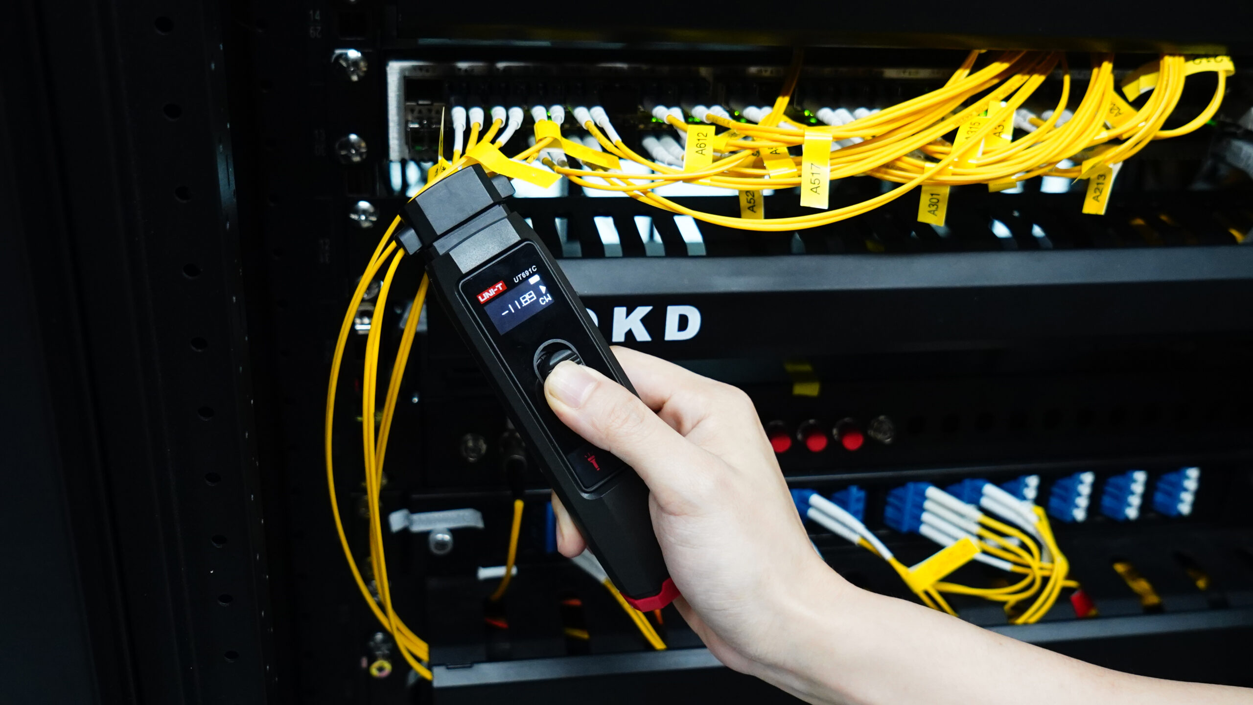 UT691C Fiber Optic Identifier 6 DSC00184 scaled